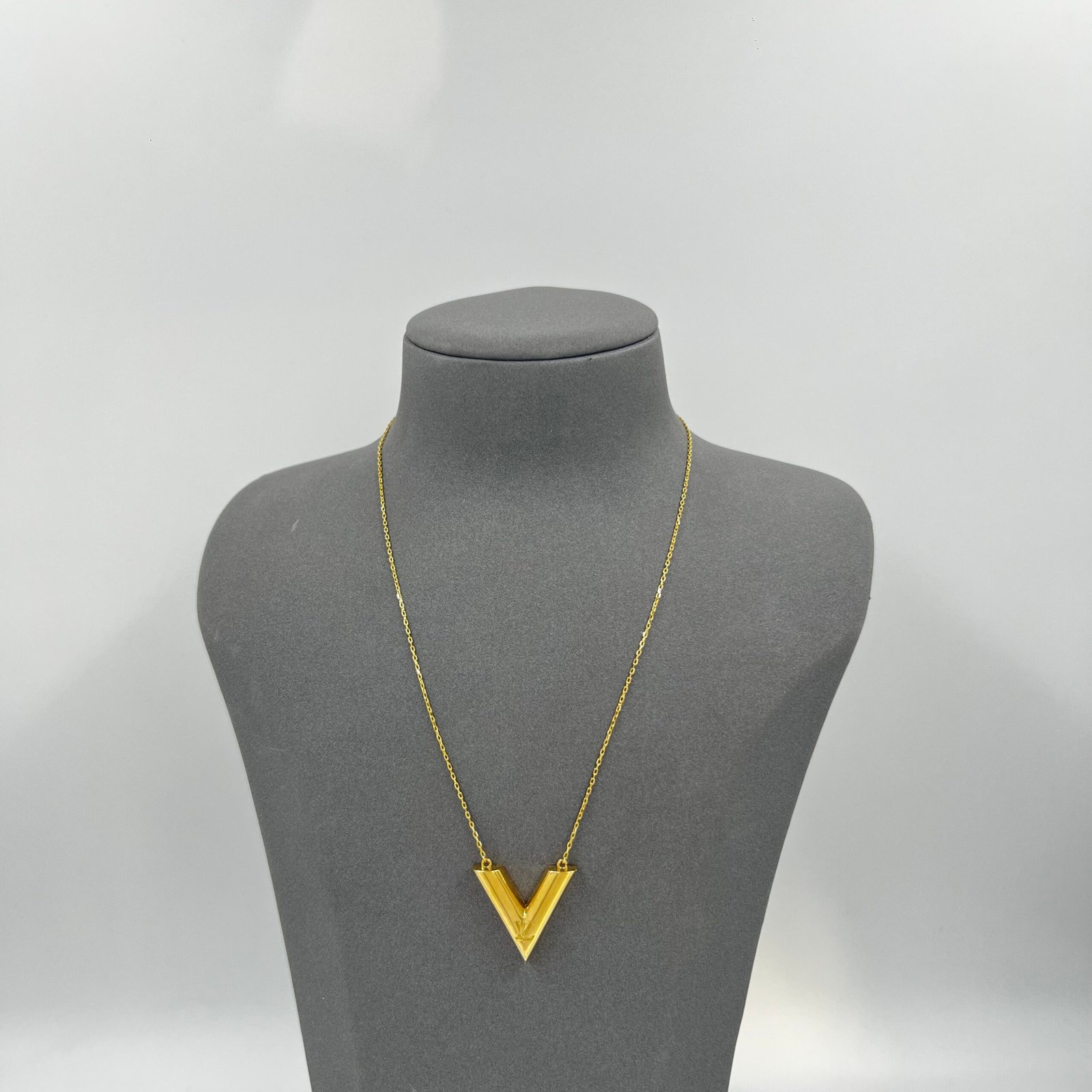 سلسال لويس فيتون