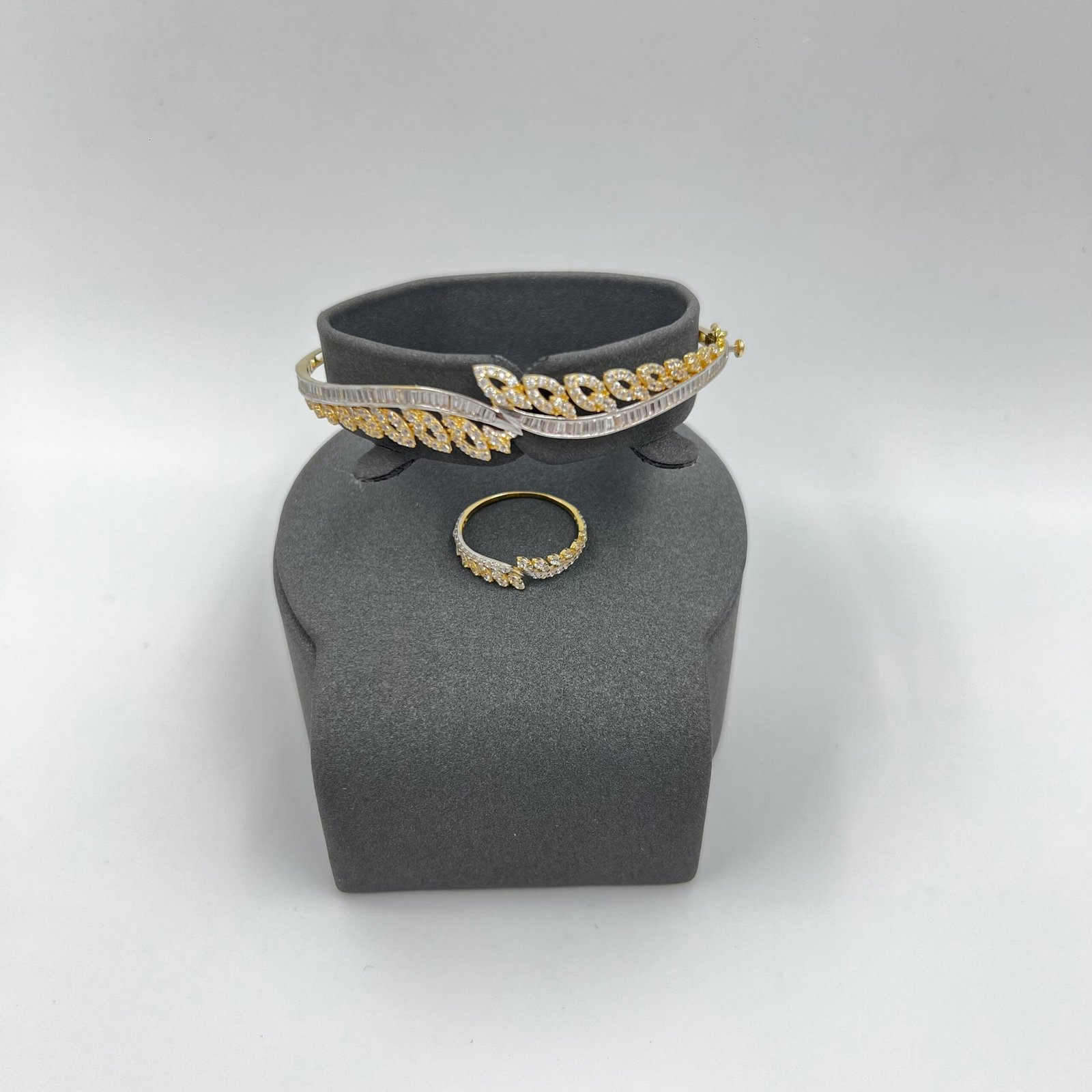 اسواره وخاتم ايطالي