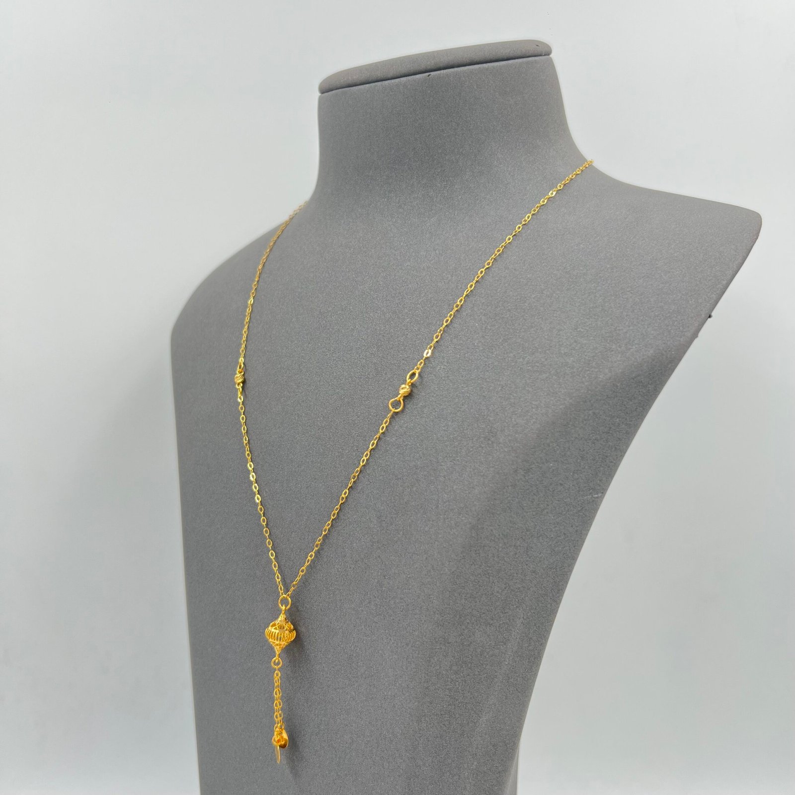 عقد لازوردي