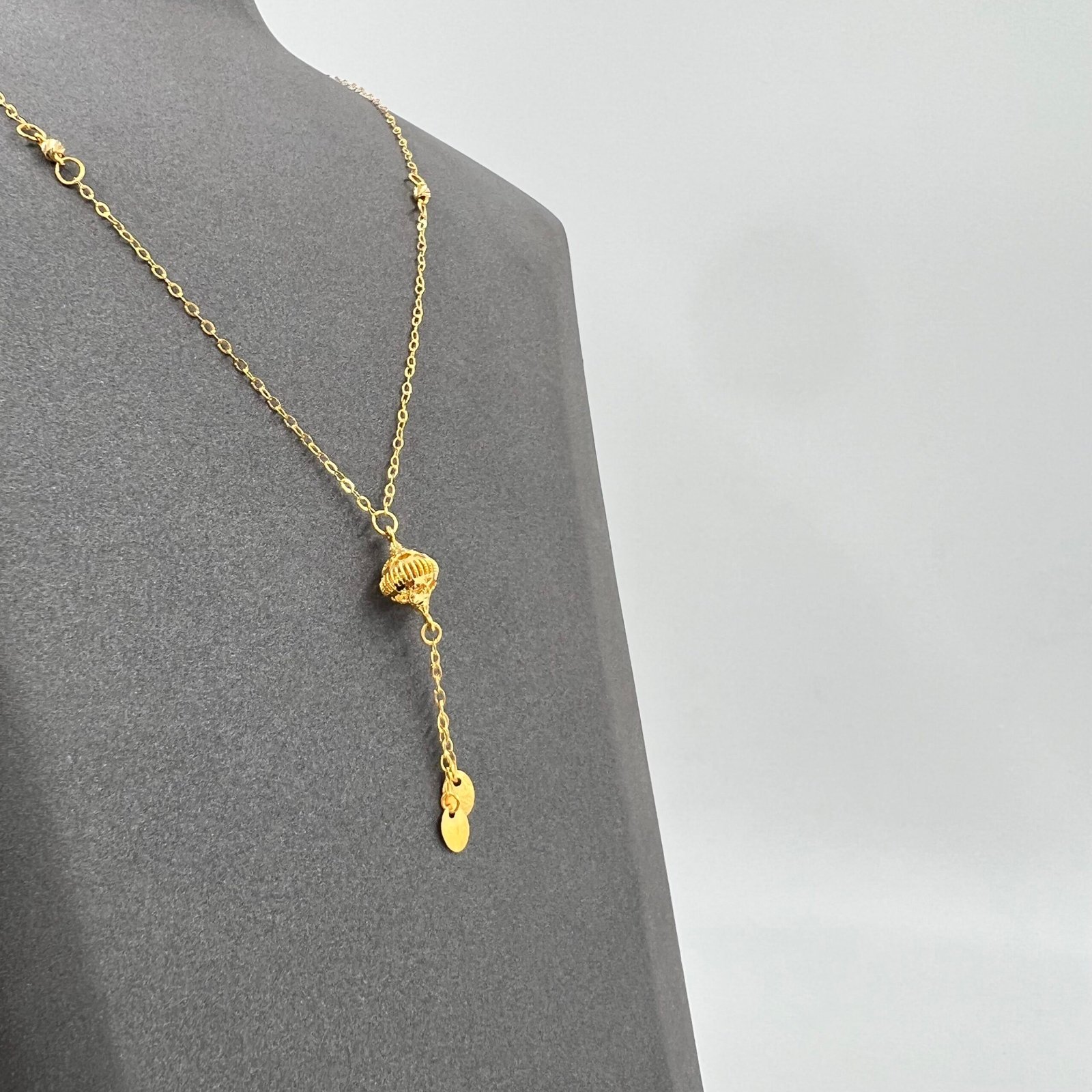 عقد لازوردي