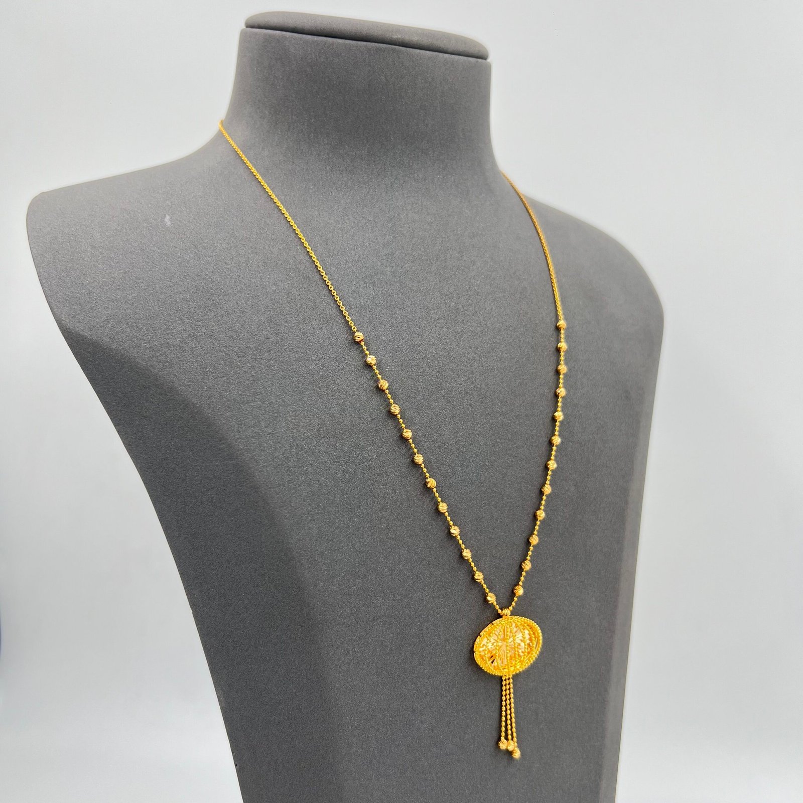 عقد لازوردي