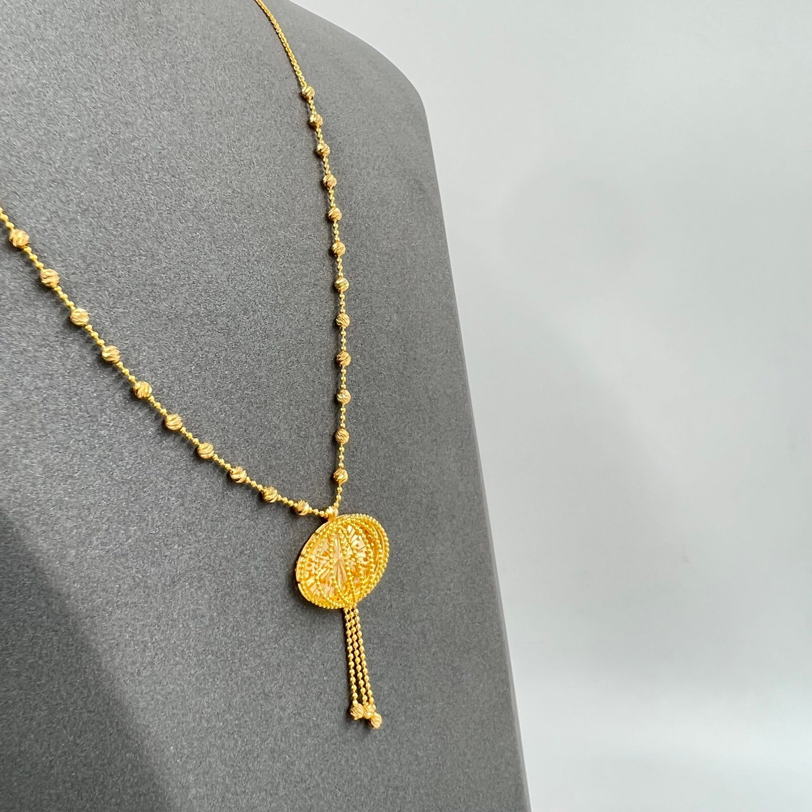 عقد لازوردي