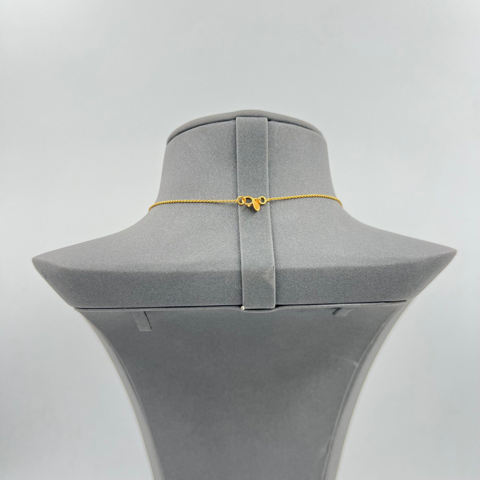 عقد لازوردي