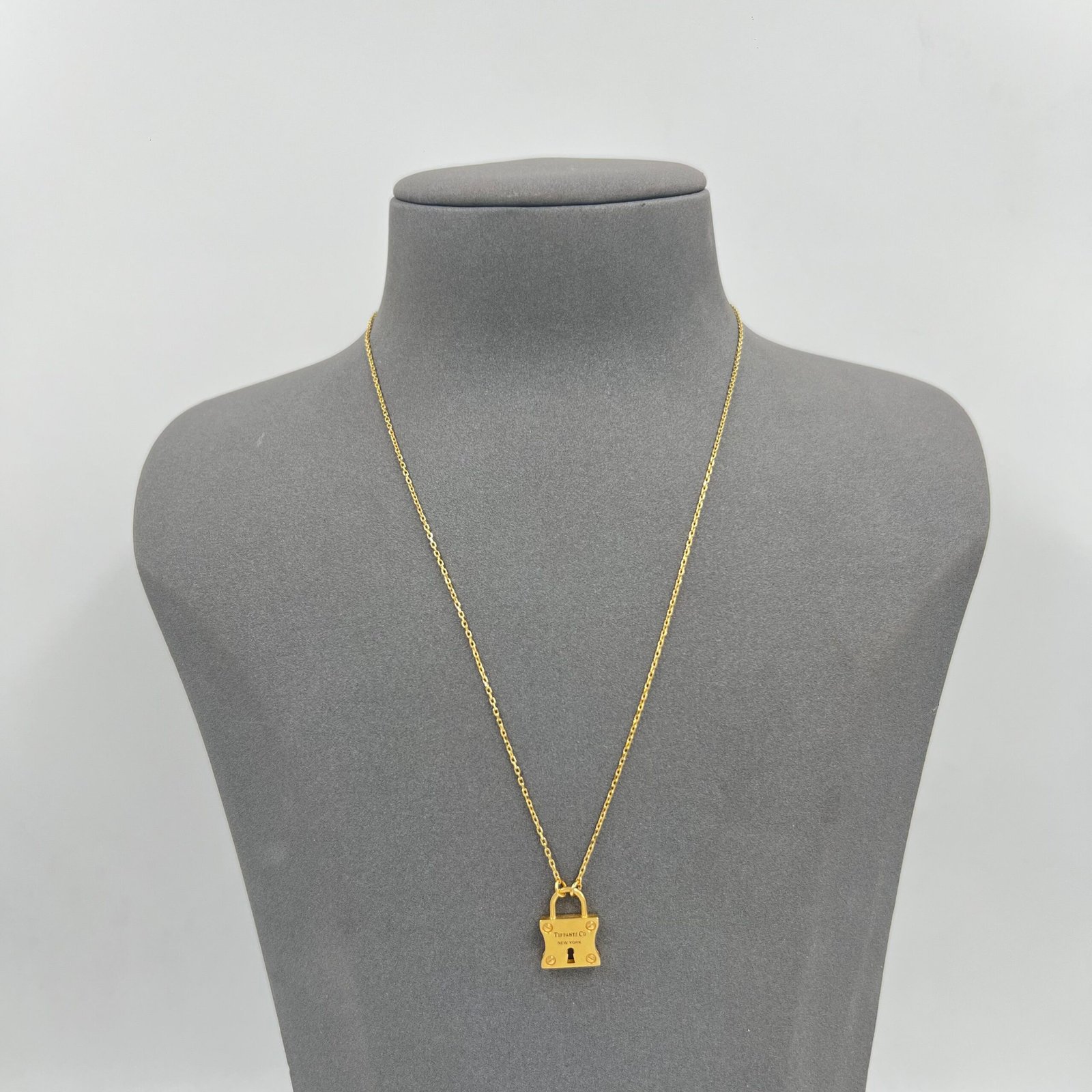 عقد قفل ايطالي