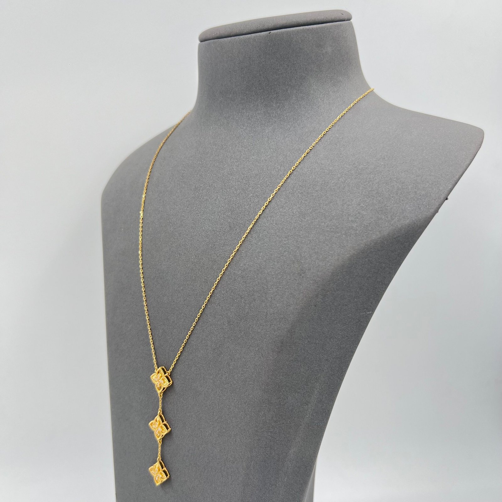 عقد روبرتو كوين