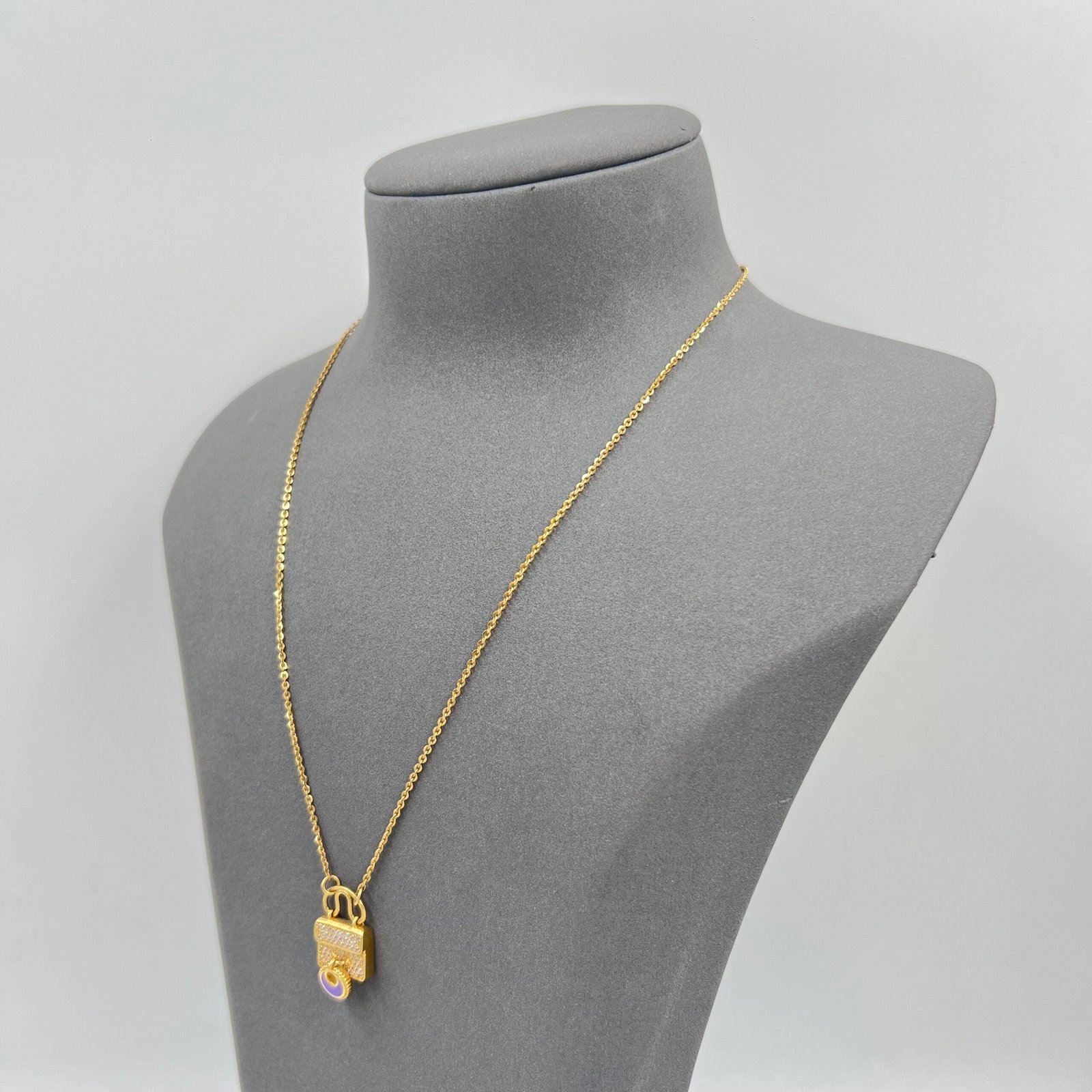 عقد الحقيبة