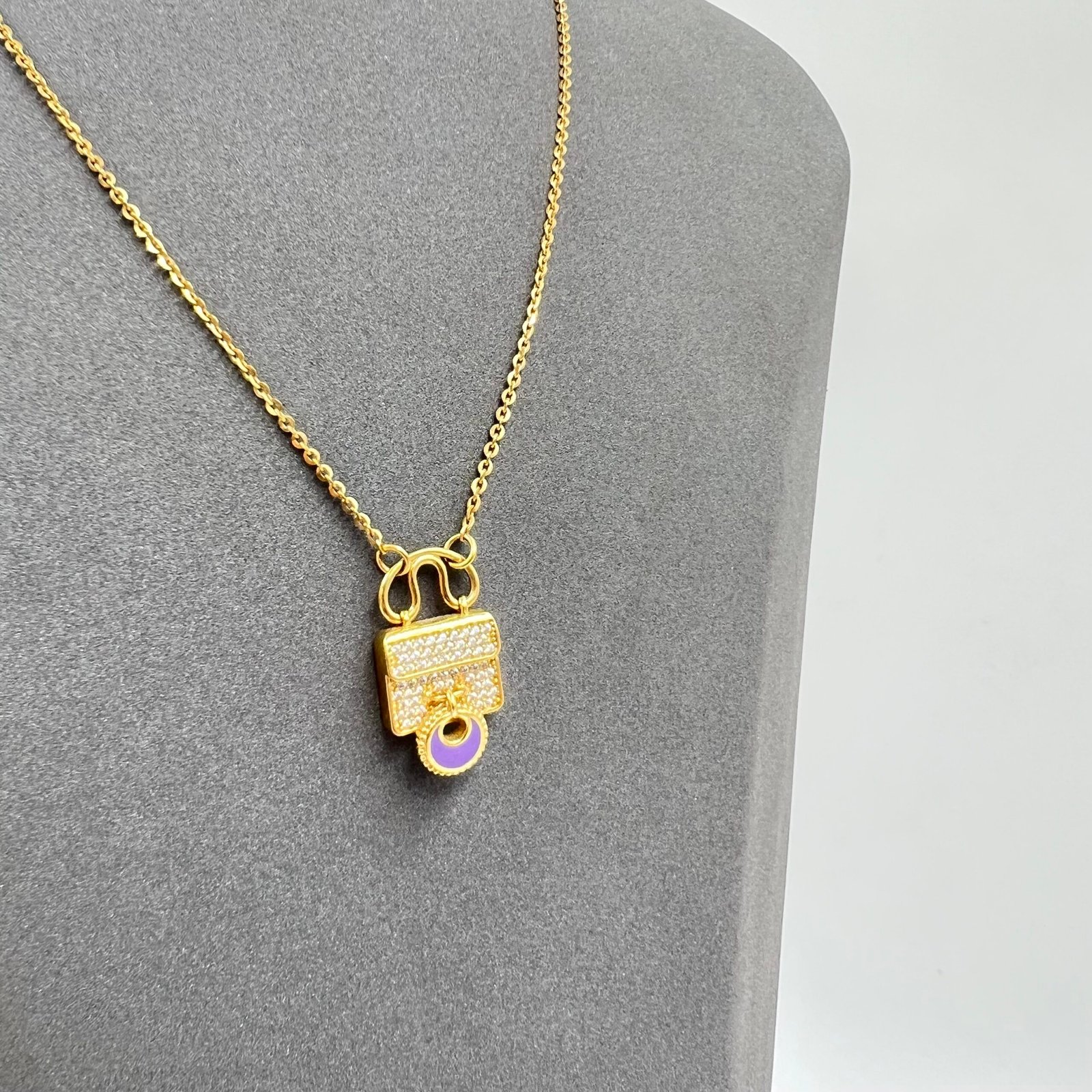 عقد الحقيبة